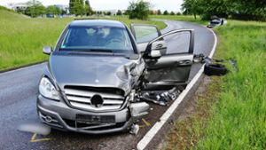 Schwerer Unfall in Ostfildern: Drei Verletzte und Straßensperrung nach Kollision im Gegenverkehr