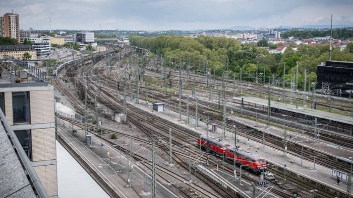 Hauptbahnhof Stuttgart: Mann betritt Gleisbereich und löst Alarm aus