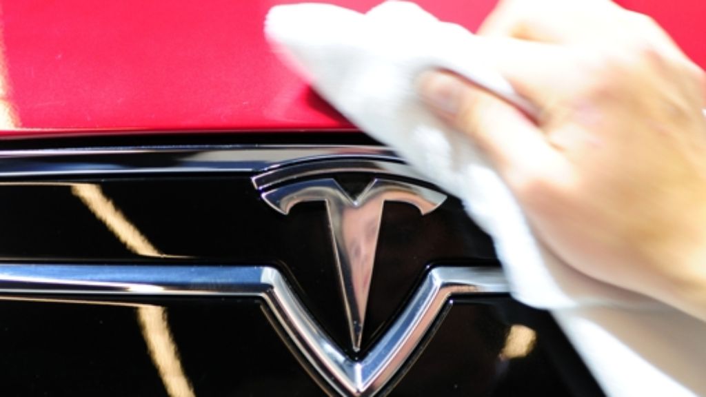 Automobilbranche: Daimler verkauft Tesla-Anteil