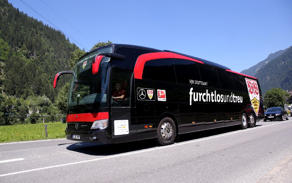 Der VfB Stuttgart bei der Ankunft in Mayrhofen.