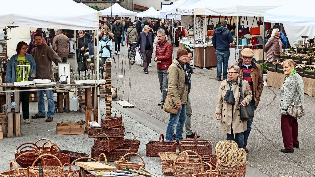 Kunsthandwerkermarkt und verkaufsoffene Sonntage: Kunsthandwerk lockt die Leute in Scharen