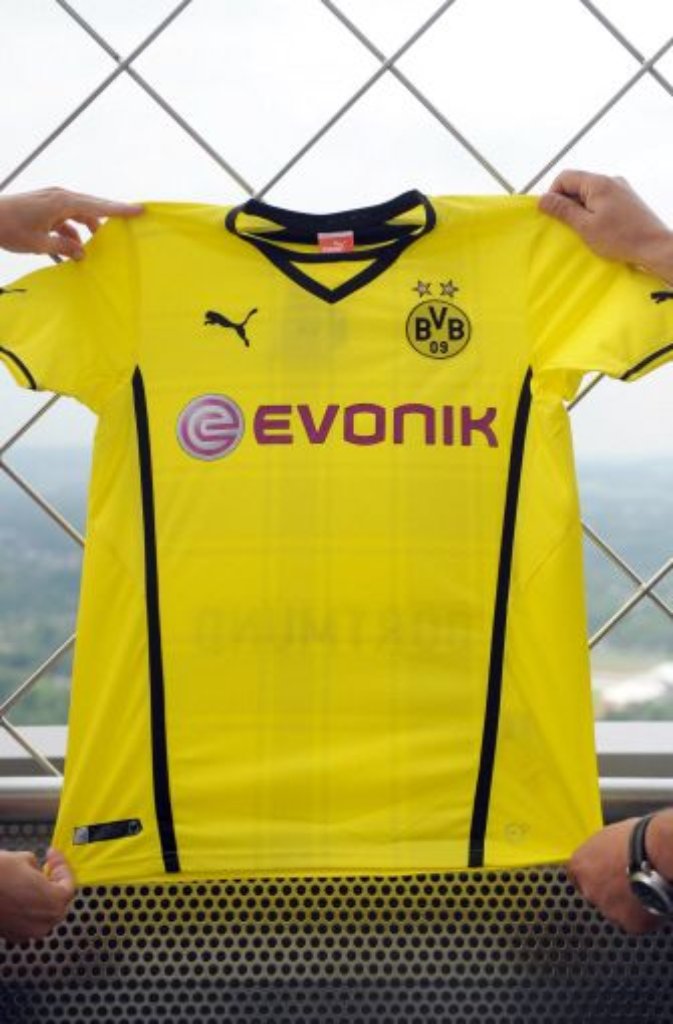 Als letzter Bundesligaverein stieg Borussia Dortmund in das Training und die Saisonvorbereitung ein. Und auch das neue gelbe Heimtrikot wurde recht spät - am 5. Juli erst - der Öffentlichkeit präsentiert.