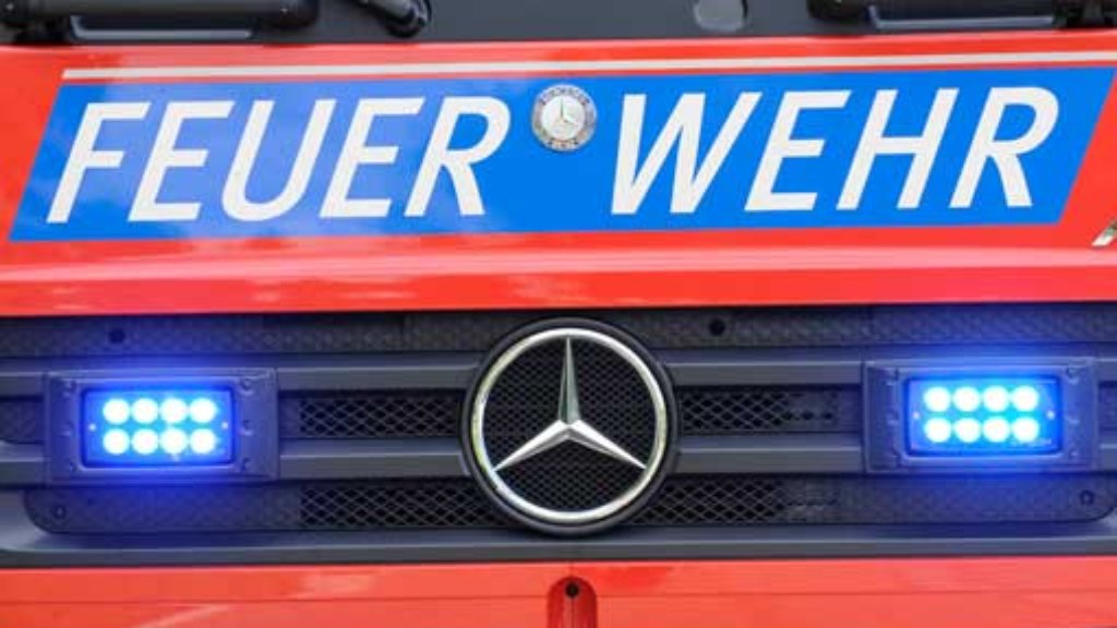 Stuttgart-Mühlhausen: Auto brennt in Garage
