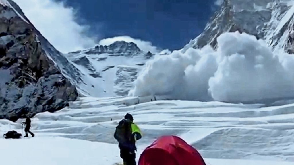 Lawinenunglück am Mount Everest: Sherpas drohen Bergsteigern mit Boykott