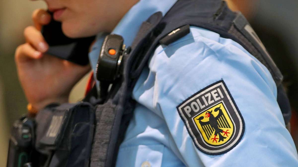 Zeugen zu Vorfall in Echterdingen gesucht: Drei Unbekannte rauben 20-Jährigen aus
