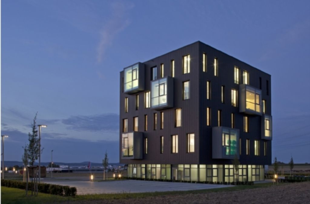 Kompetenzzentrum Gesundheit in Freiberg am Neckar. Architekt: Bürling Architekten, Dipl.-Ing. Eckhard Bürling, Freier Architekt BDA, Stuttgart