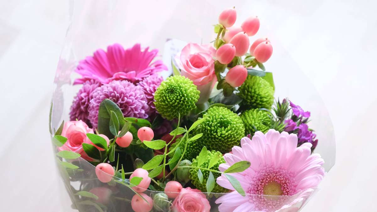 Valentinstag: Dieb stiehlt Blumensträuße an Tankstelle