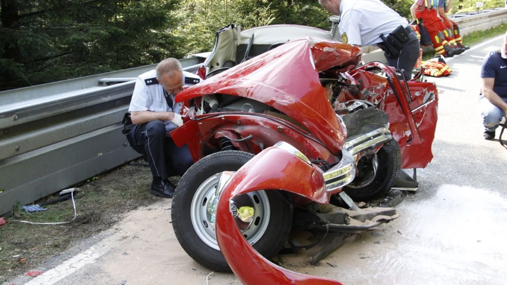 Neuenbürg im Kreis Calw: Ehepaar stirbt bei Crash mit VW-Oldtimer