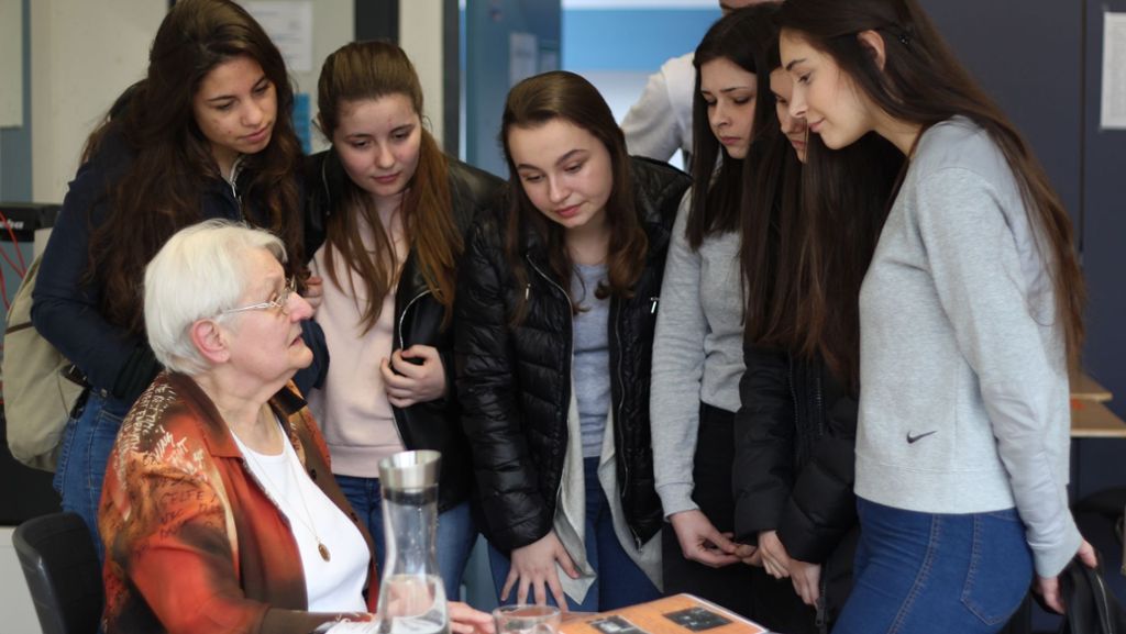 Anne-Frank-Schule in Stuttgart-Möhringen: Zeitzeugin teilt ihre Erinnerungen