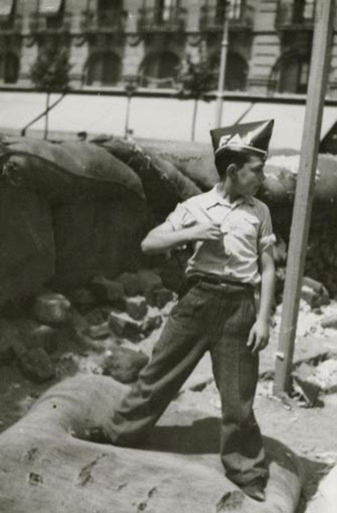 Gerda Taro: "Junge mit Kappe der FAI", Barcelona, August 1936, Gelatinesilberabzug