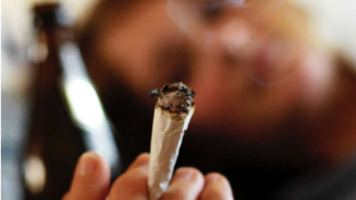 Cannabis-Legalisierung im Bundesrat: Experte: Jugendliche verlieren durch Cannabis Hirnmasse