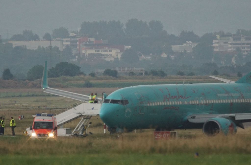 Die Boeing 737 rutschte über die Landebahn hinaus.