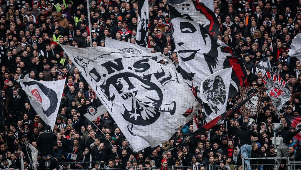 Hertha gegen Frankfurt: Fußball-Fans liefern sich Massenschlägerei