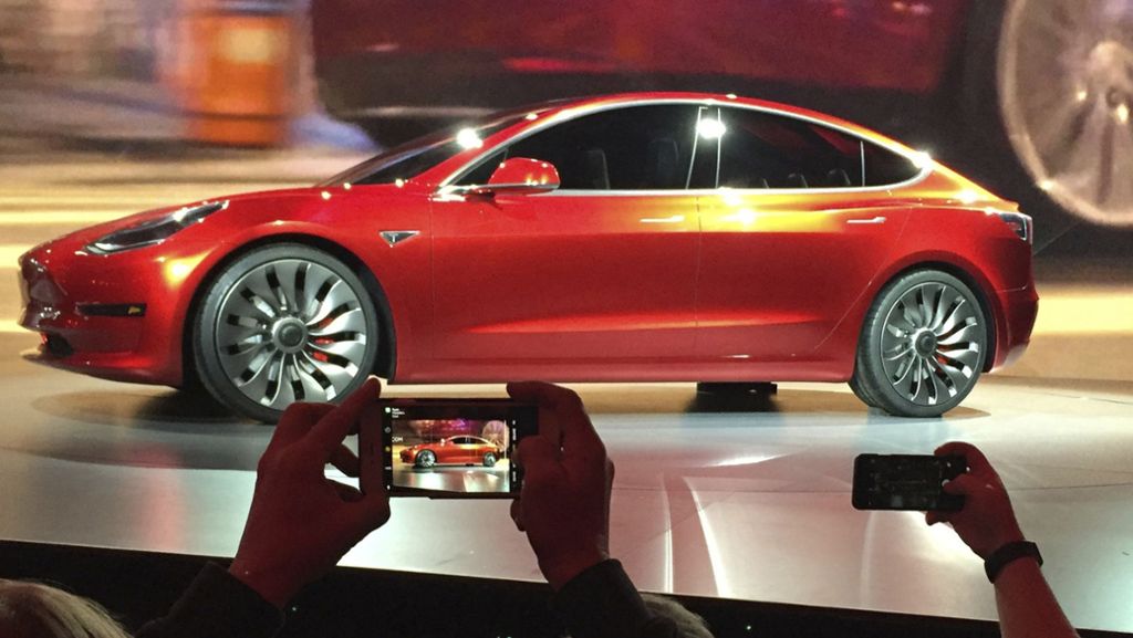 Zum Produktionsstart des Model 3: Tesla wechselt auf die Überholspur