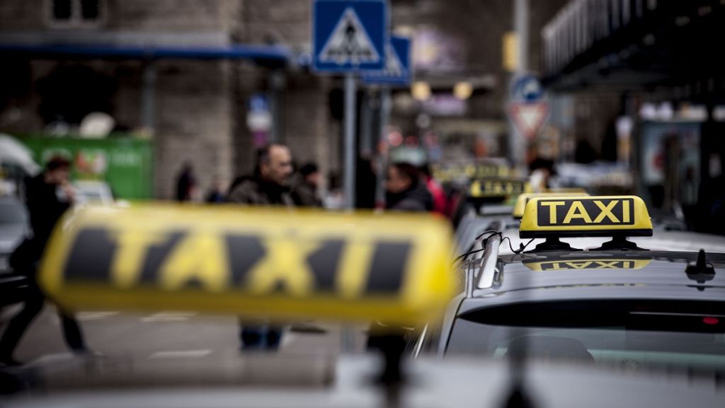 Landgericht Stuttgart: Trio soll Taxifahrer überfallen haben