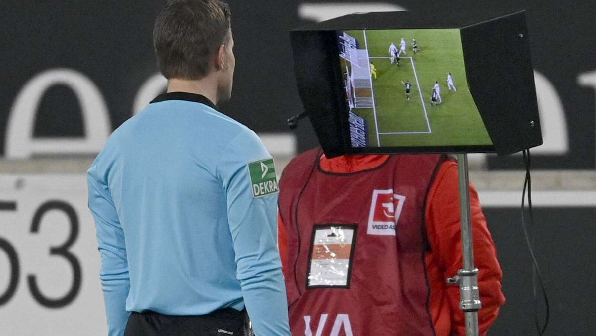 VfB Stuttgart gegen Borussia Mönchengladbach: Warum der Videobeweis immer wieder neue Geschichten liefert