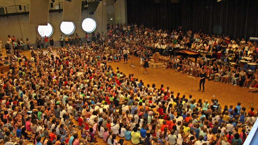 Singende Grundschule in Filderstadt: 1300 Kinder klauen die Kokosnuss
