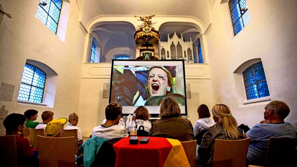 Public Viewing in der St.-Vitus-Kirche in Geislingen-Türkheim: König Fußball zieht ins Gotteshaus ein