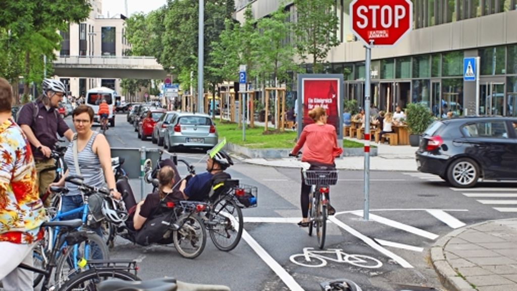 Stopschild in der Tübinger Straße: Bremsmanöver, bis die Gummiklötzchen glühen