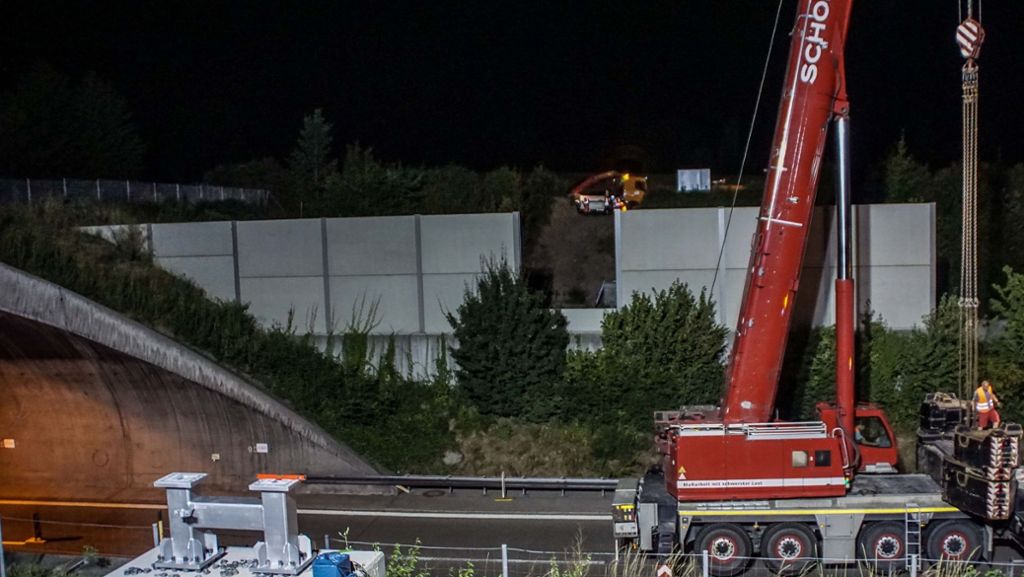 Baustelle am Engelbergtunnel: 36 Tonnen Stahl schweben über der Autobahn