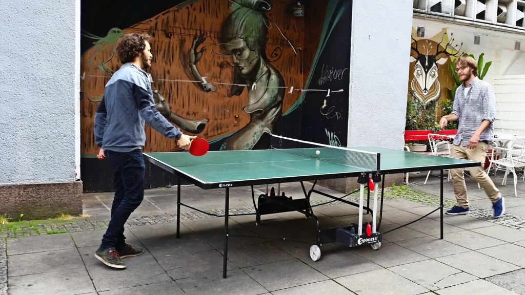 Hans im Glück-Brunnen: Die coolen Tischtennisspieler am Platz