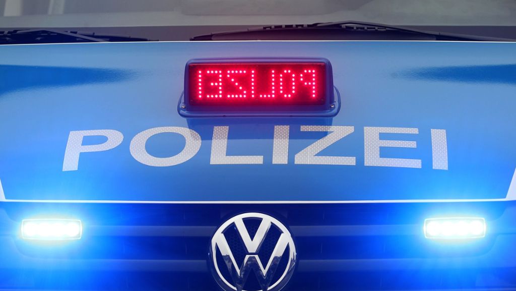 Blaulicht aus Stuttgart: Randalierer teilt Faustschlag gegen Polizisten aus