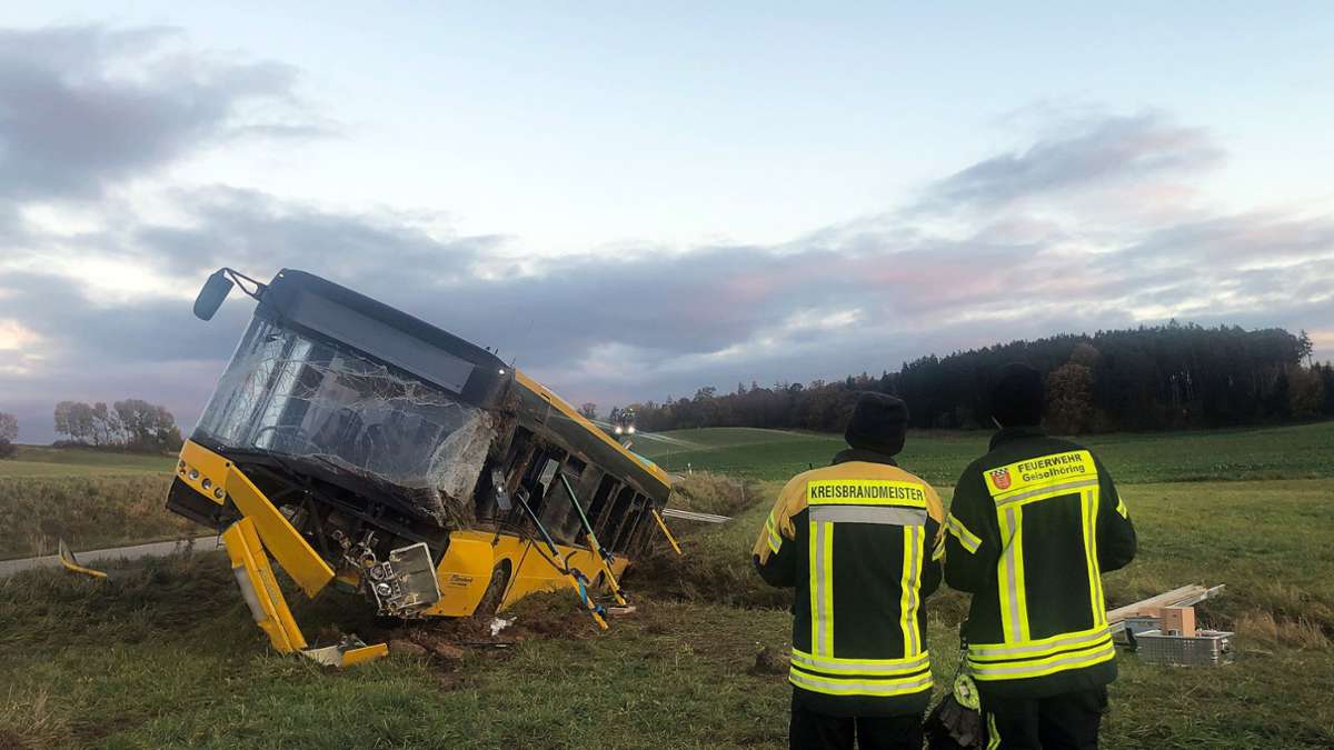 Niederbayern: 15 Verletzte bei Busunfall mit Schülern an Bord