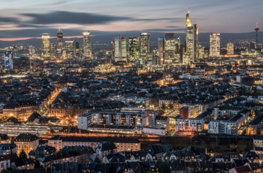 Frankfurt am Main hat eine ähnliche Einwohnerzahl wie Stuttgart. Doch hier wurden rund 5,7 Milliarden Euro investiert.