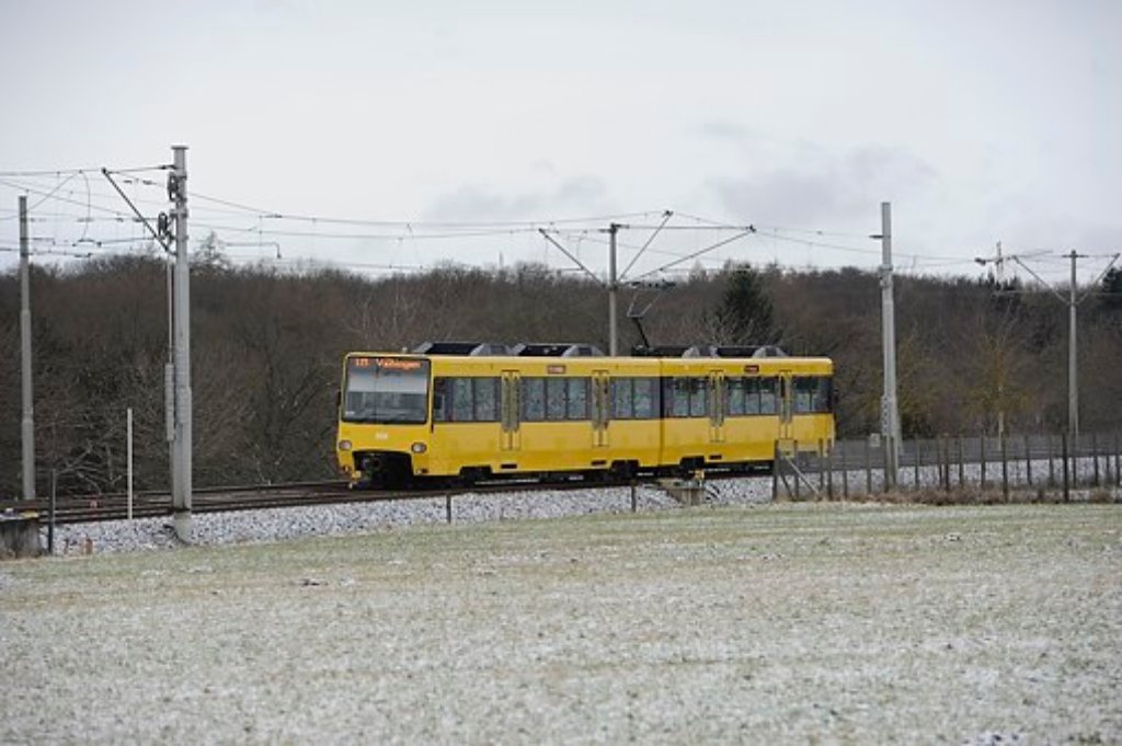 Die neue Stadtbahn der SSB auf Testfahrt in Plieningen am 6. Februar 2013.