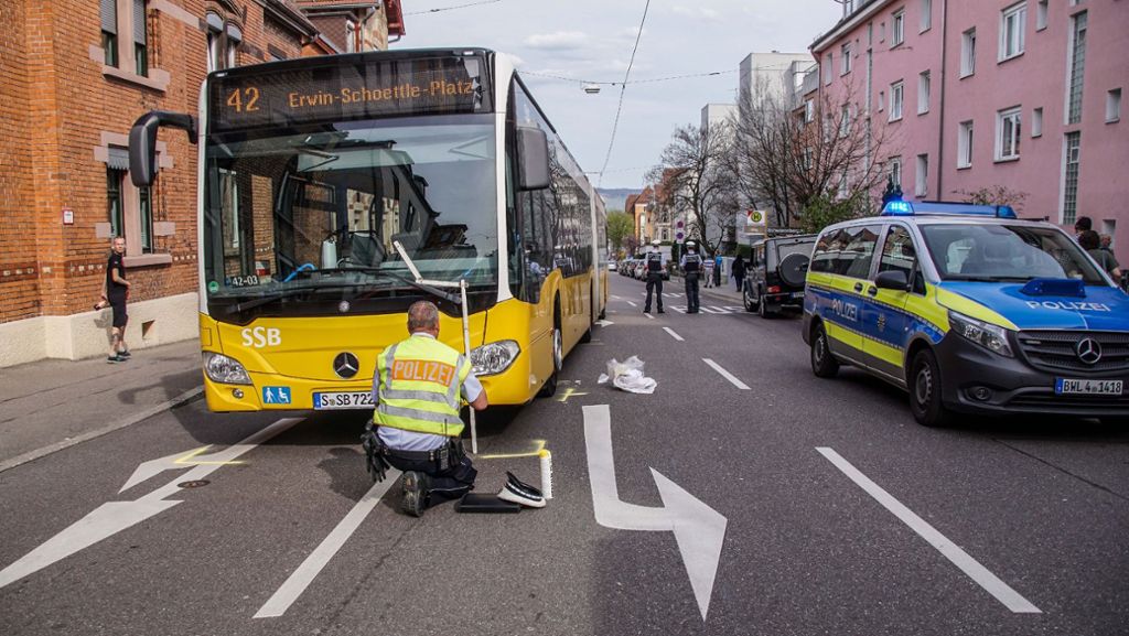 Unfall in Stuttgart-Ost: Junge von Bus erfasst – er schwebt in Lebensgefahr