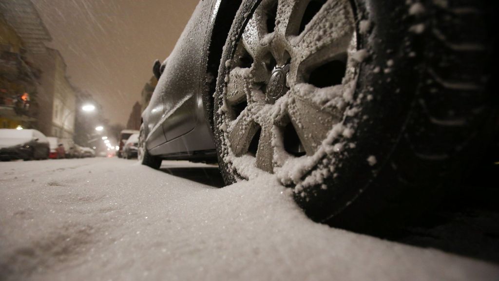Autofahren im Winter: So verhalten Sie sich bei Schnee und Eisglätte richtig