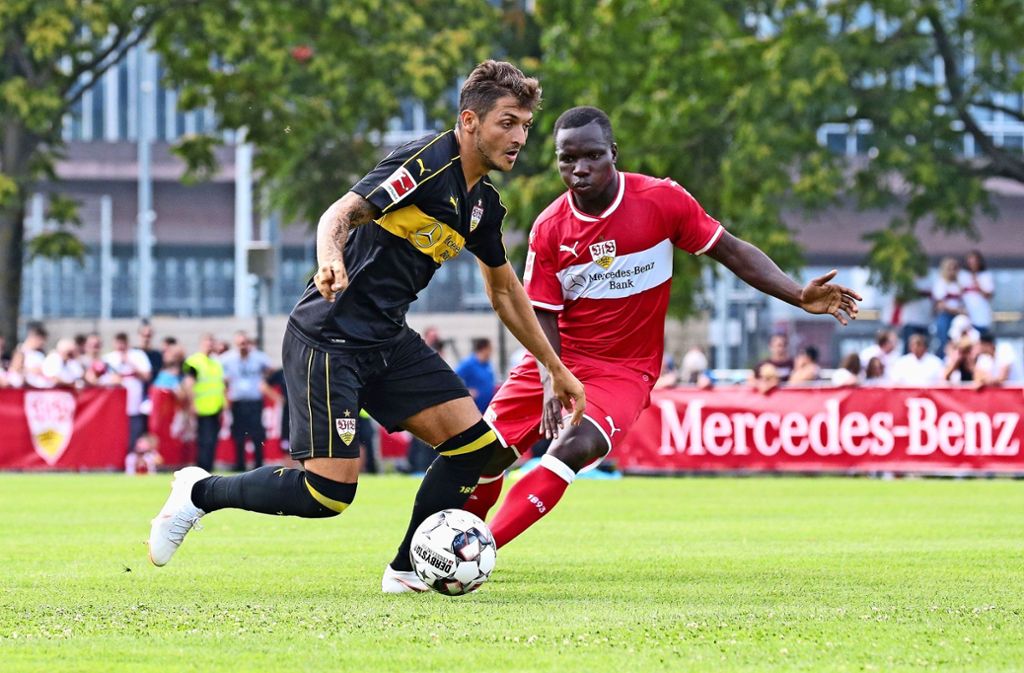 Für Matthias Zimmermann (li.), hier im Zweikampf mit Chadrac Akolo, interessiert sich Fortuna Düsseldorf.