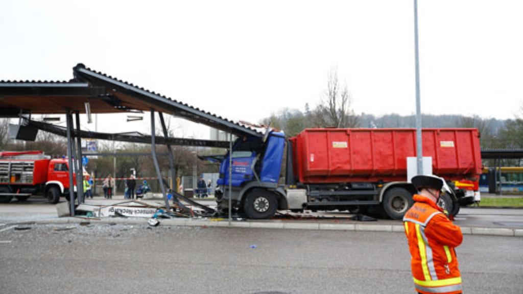Lkw-Unfall in Remseck: Fahrer hatte sich verschluckt