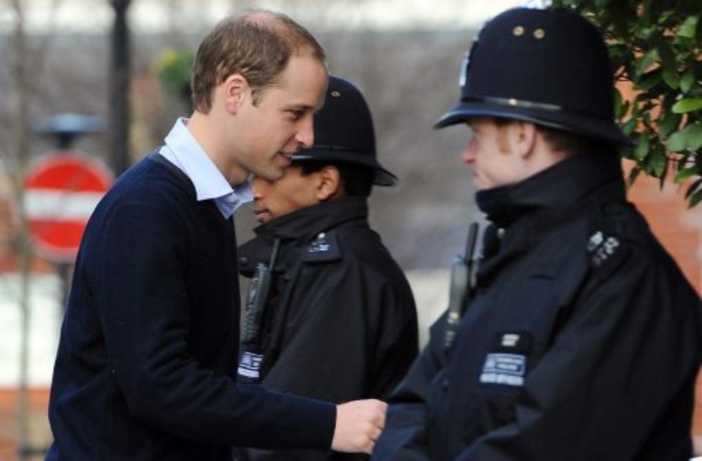 Prinz William besucht seine schwanger Frau Kate im Krankenhaus. Die Herzogin verbringt ...
