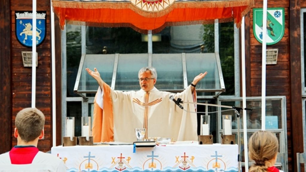 Religion: Katholischer Pfarrer gibt  sein Amt auf