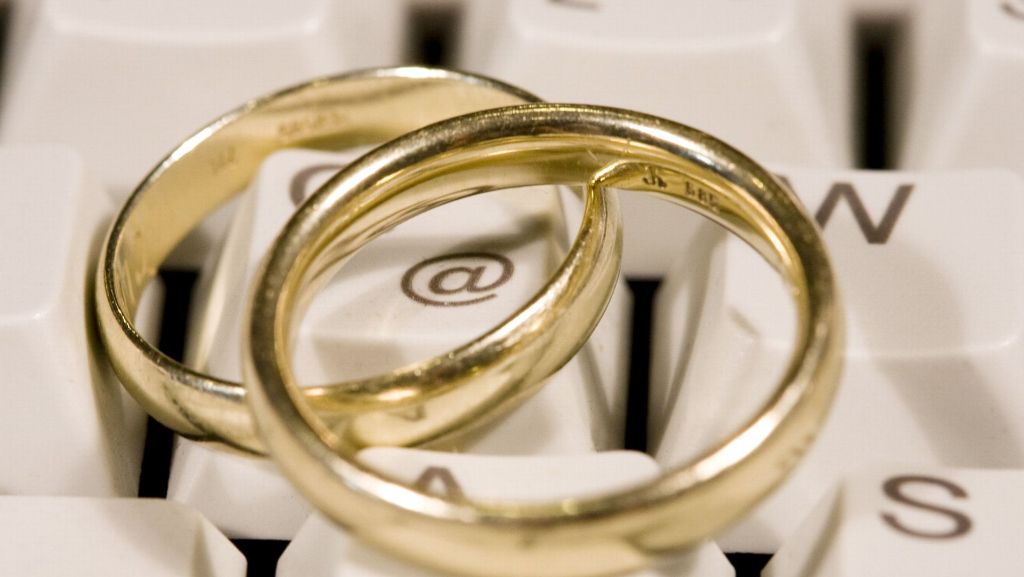 Freiburg: 36-Jähriger fällt auf Heiratsschwindel im Internet rein
