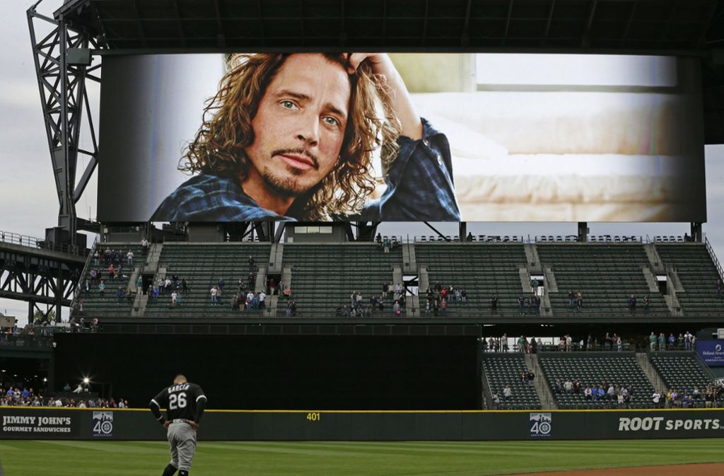 Im Baseball-Stadion von Seattle wurde vor einem Spiel dem Sänger gedacht.