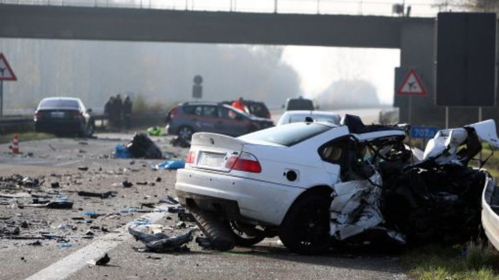 Unfall auf der A5 bei Offenburg: Polizei: Geisterfahrer hat auf Parkplatz gewendet