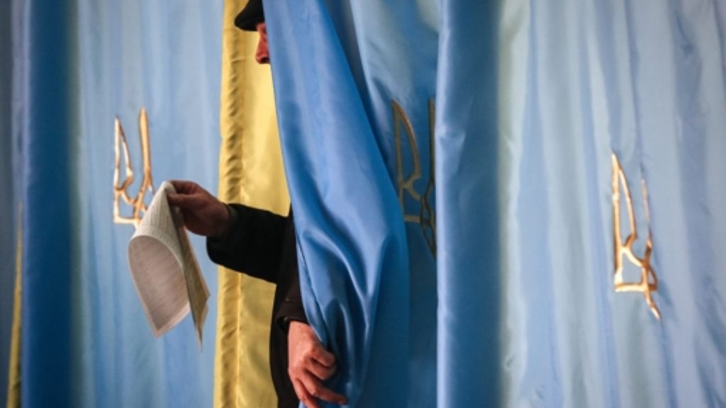 Ostukraine: Separatisten halten an eigener Wahl fest