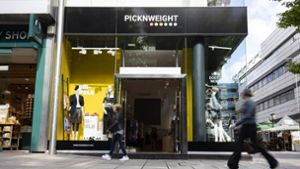 Neuer Laden  auf der Stuttgarter Königstraße: Kleidung wird nach Kilopreis  bezahlt