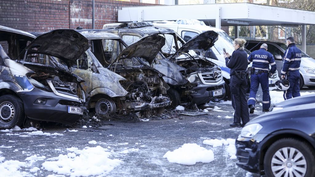 Hamburg: Brandanschlag auf Polizeiautos – Staatsschutz ermittelt
