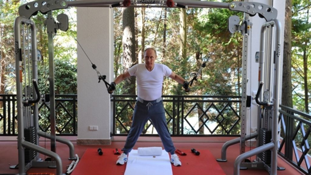 Putin präsentiert Protzbilder: Feriengrüße aus der Muckibude