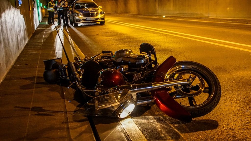 Schwere Motorradunfälle: Motorradfahrer stirbt in Krankenhaus