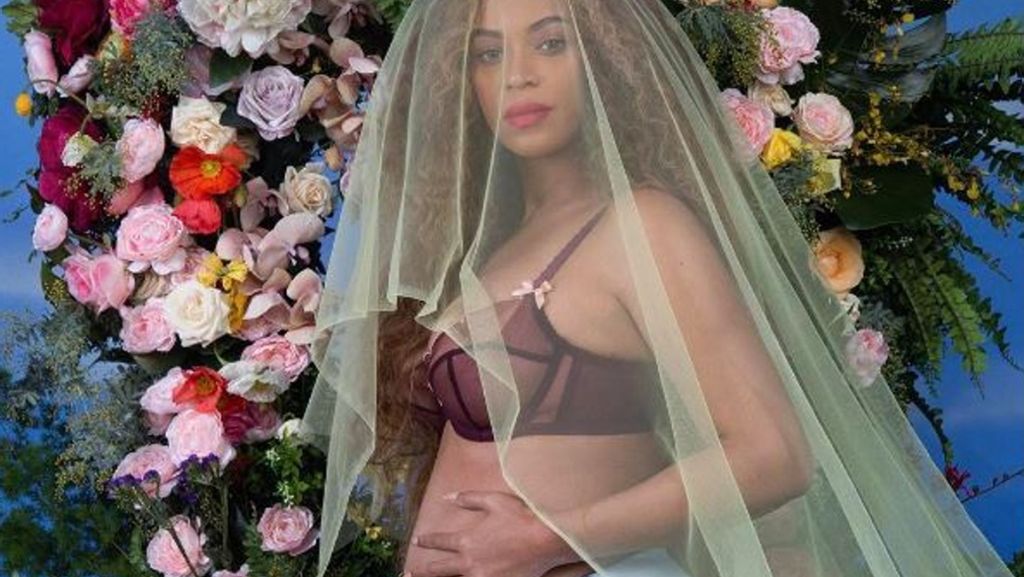 Es sind Zwillinge: Beyoncé zeigt uns ihren Babybauch