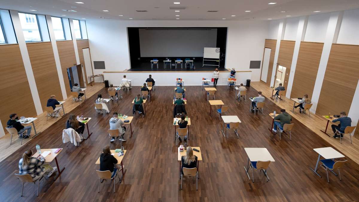 Schulen: Abiprüfungen in Niedersachsen nach Einbruch unterbrochen