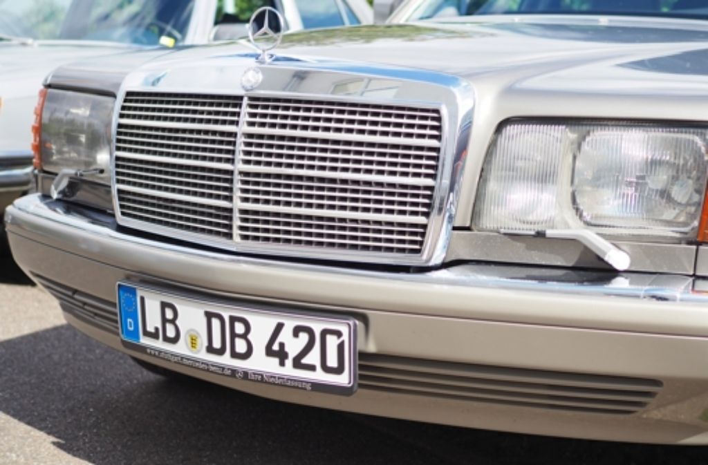 S-Klasse Ahnengalerie: die 3. Baureihe W 126 (280 S - 560 SEL) wurde von 1979 bis 1992 produziert. Mercedes verkaufte 818.036 Limousinen.