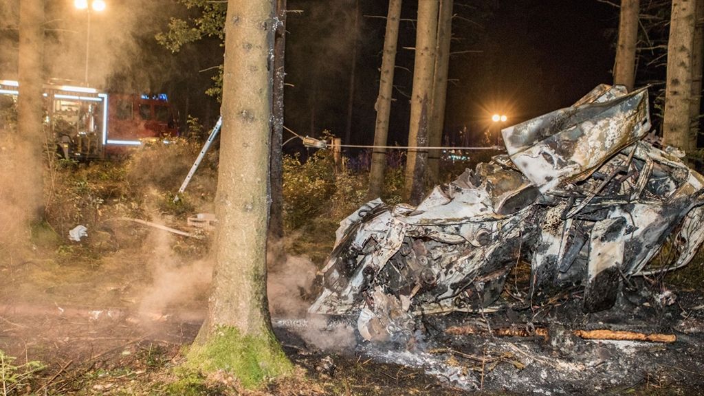 Schwerer Autounfall im Ostalbkreis: Überschlagen und ausgebrannt