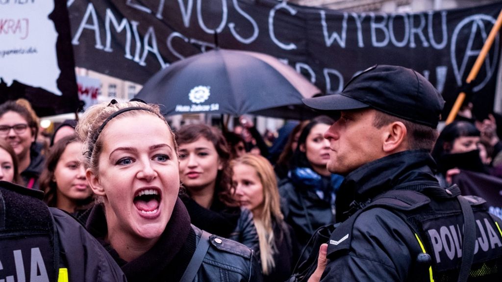 Abtreibungsverbot in Polen: Regierung beugt sich massivem Protest