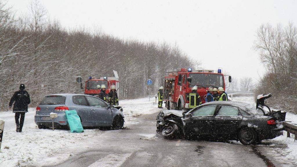 Illingen: Schwerer Unfall auf schneebedeckter Straße