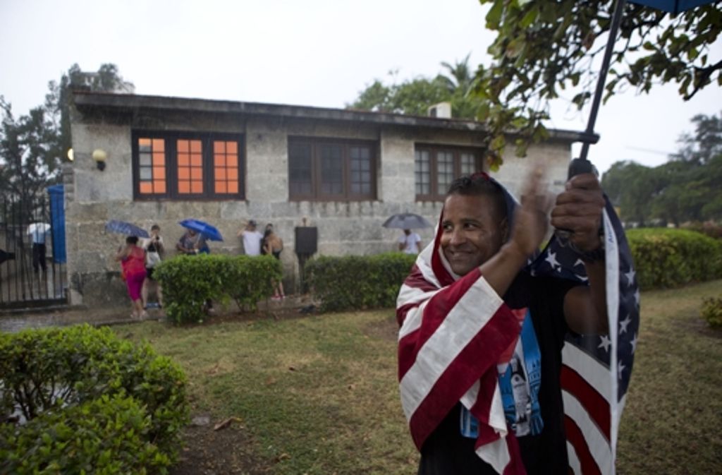 Einige Kubaner jubelten dem Präsidenten zu, doch es gab auch Proteste kurz vor der Ankunft.